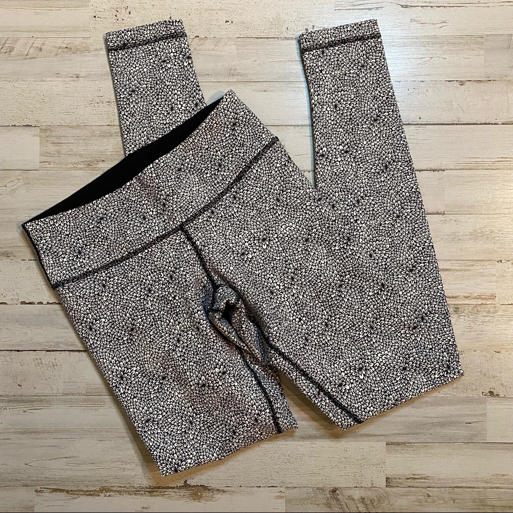 LULULEMON Black & White Leggings